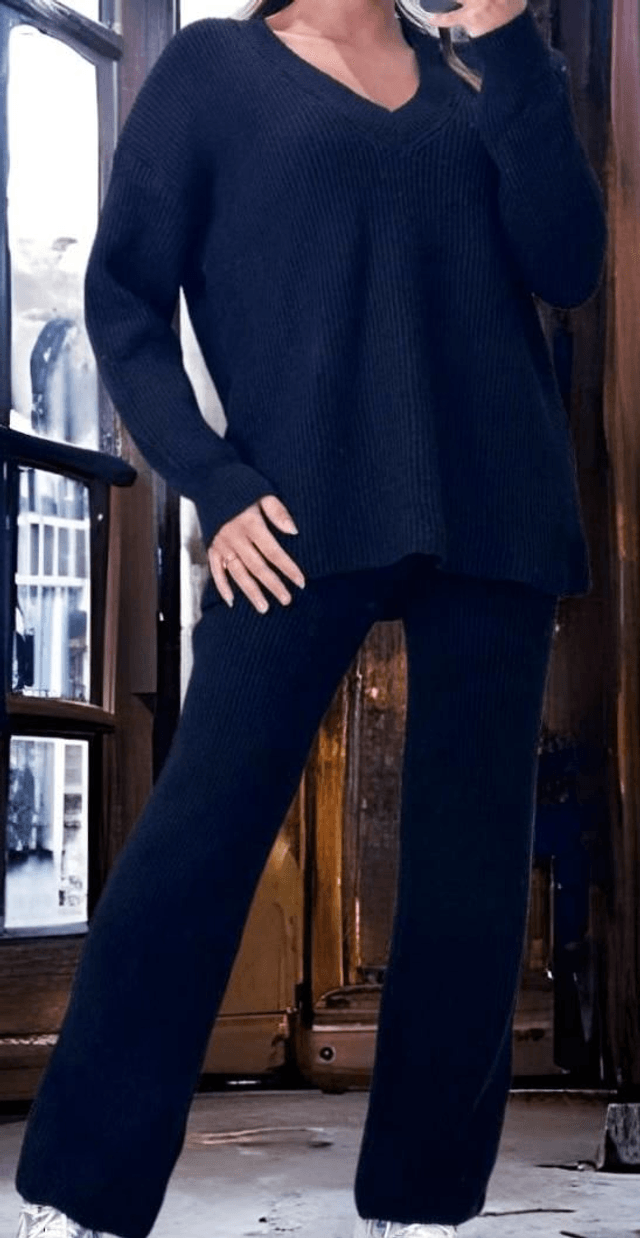 Ensemble Pull noir col V et pantalon Palazzo